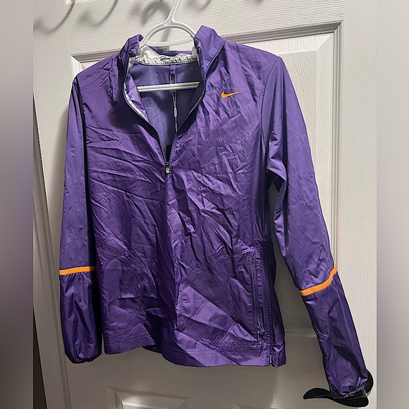 NEW WITH TAGS WOMEN’S NIKE GOLF WINDBREAKER - Picture 1 of 3